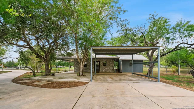a view of outdoor space yard and porch