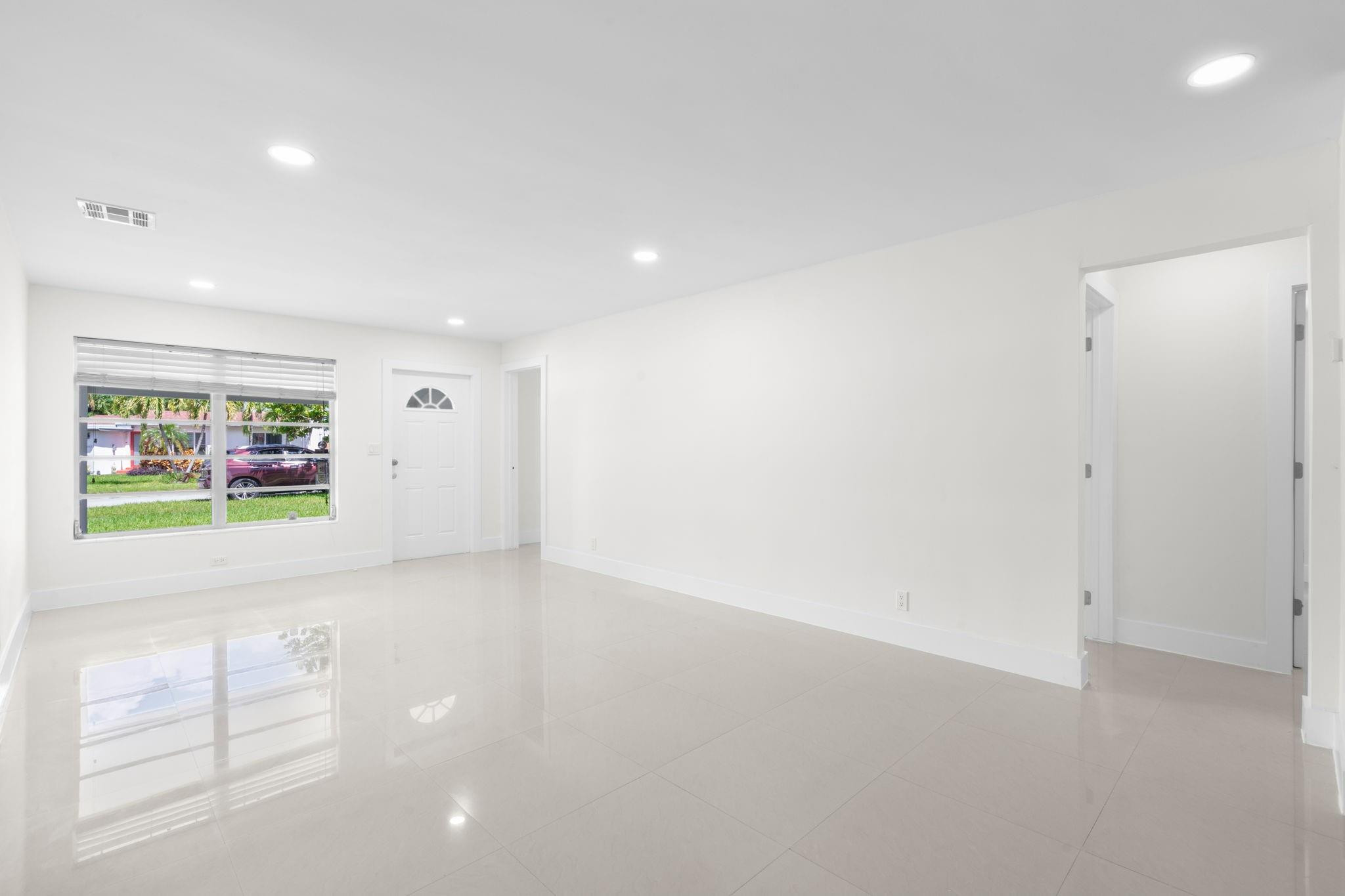 3262 Pierce Street Hollywood, FL 33021 - Photo 11 of 35 a view of an empty room