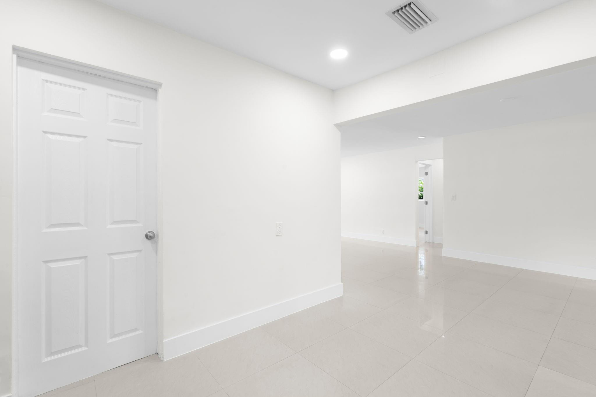 3262 Pierce Street Hollywood, FL 33021 - Photo 14 of 35 a view of an empty room