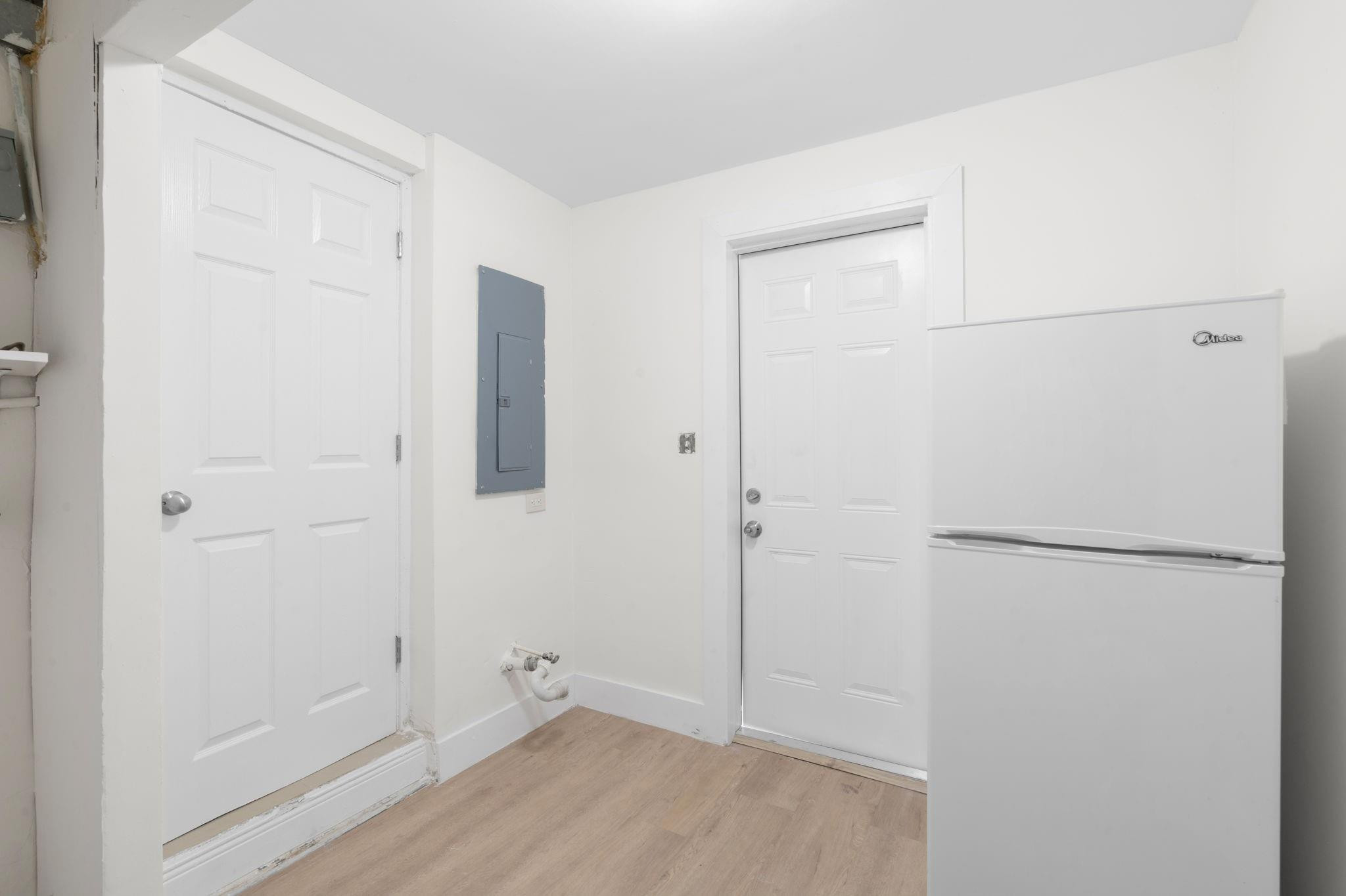 3262 Pierce Street Hollywood, FL 33021 - Photo 27 of 35 a view of bathroom