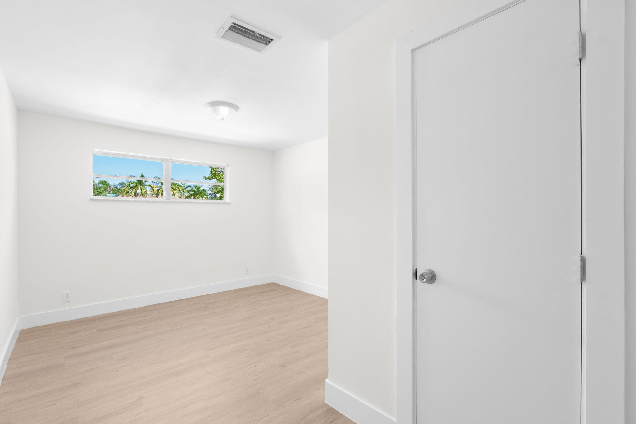 3262 Pierce Street Hollywood, FL 33021 - Photo 29 of 35 a view of an empty room