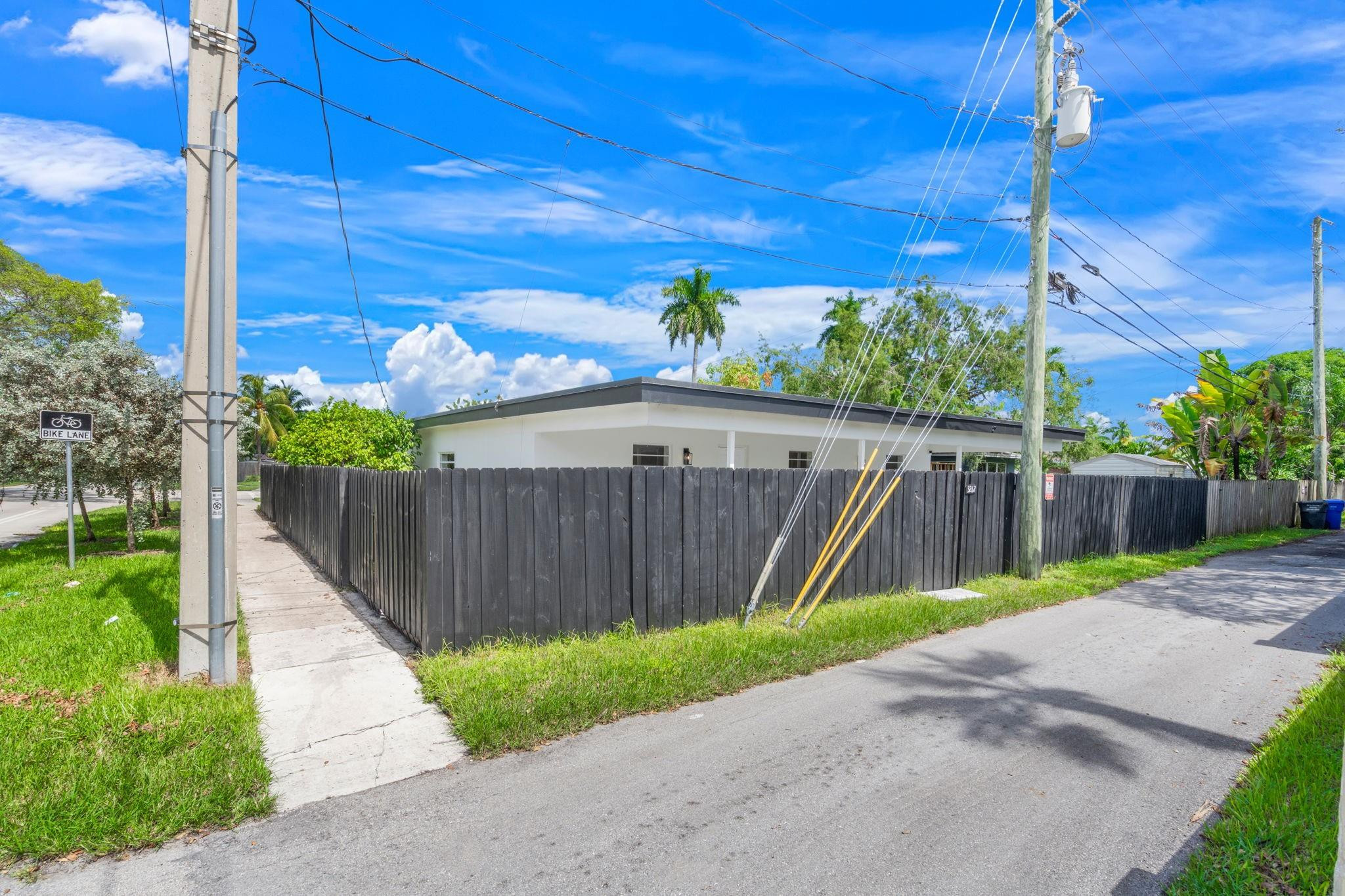 3262 Pierce Street Hollywood, FL 33021 - Photo 35 of 35 a view of a pathway with a backyard