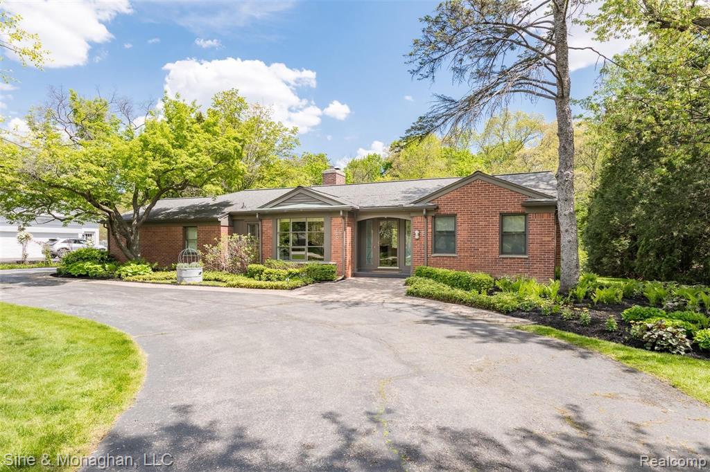 620 Overbrook Road Bloomfield Hills, MI 48302 - Photo 1 of 34
