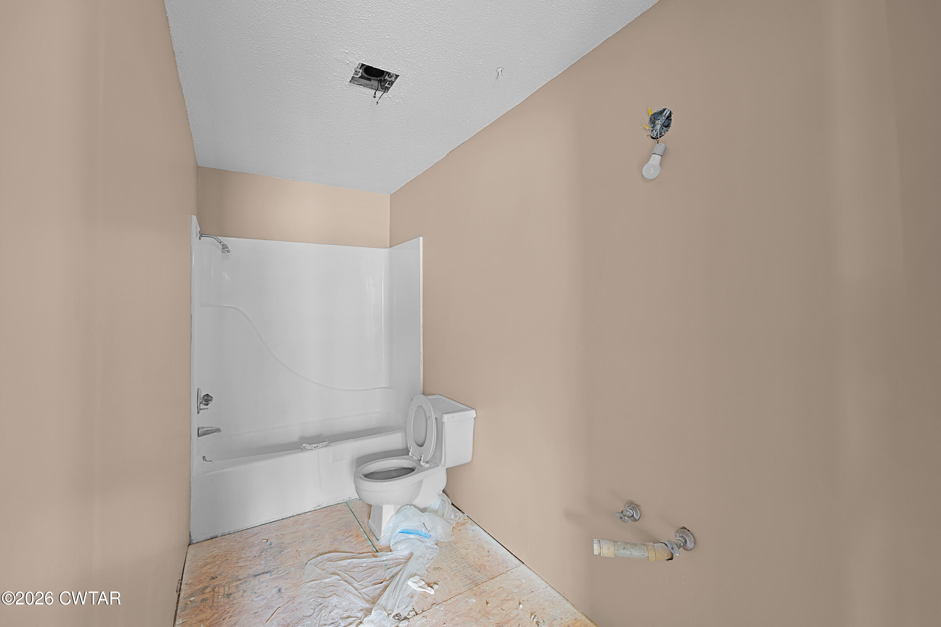 88 Cherokee Drive Jackson, TN 38301 - Photo 11 of 17 a bathroom with a toilet and a shower