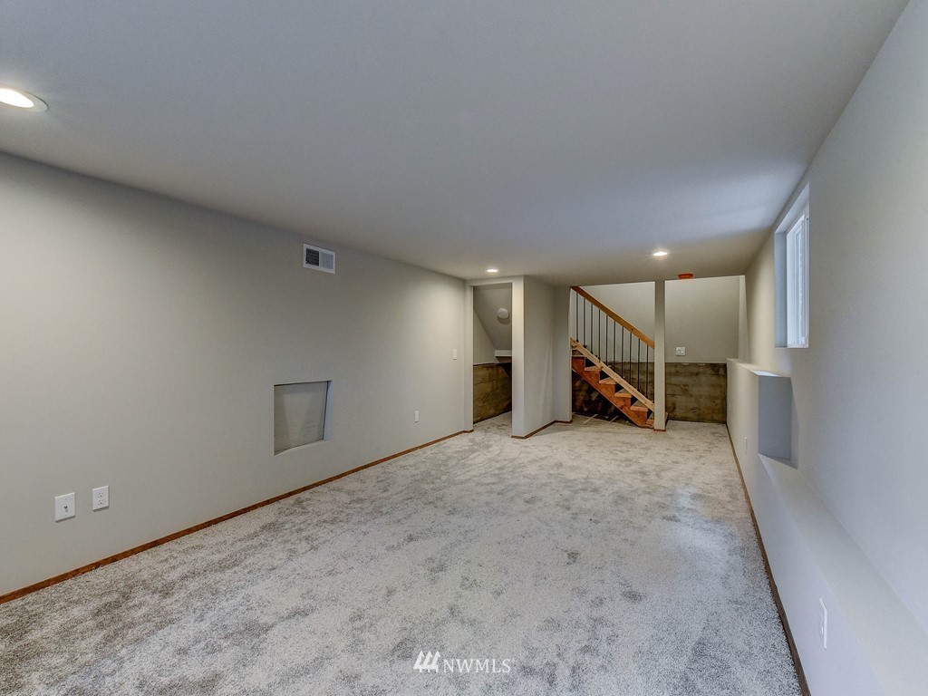 16514 Tiger Mountain Road Southeast Issaquah, WA 98027 - Photo 14 of 17 Gallery Image 14