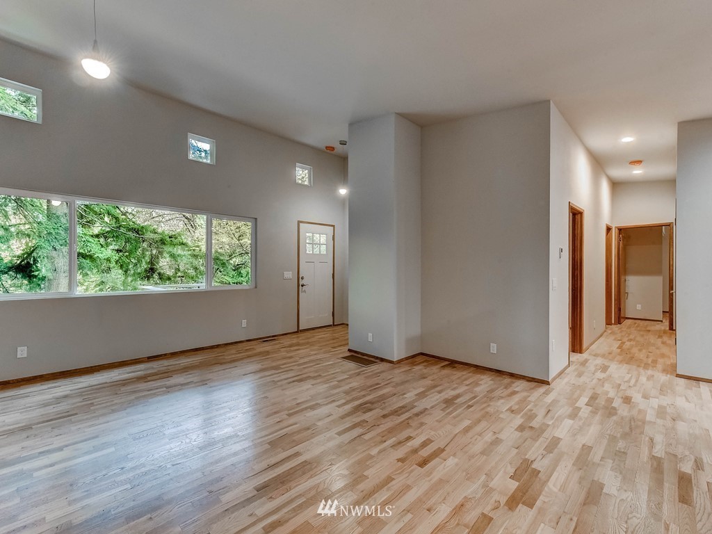 16514 Tiger Mountain Road Southeast Issaquah, WA 98027 - Photo 4 of 17 Gallery Image 4