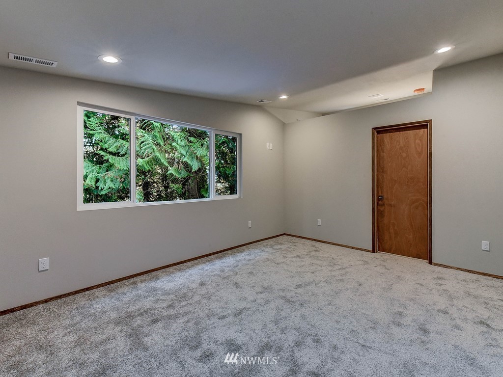 16514 Tiger Mountain Road Southeast Issaquah, WA 98027 - Photo 7 of 17 Gallery Image 7