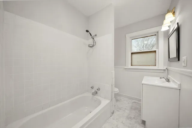 $215,000 | 281 Gifford Place, Elgin, IL 60120