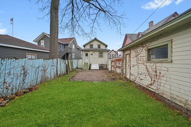 $215,000 | 281 Gifford Place, Elgin, IL 60120