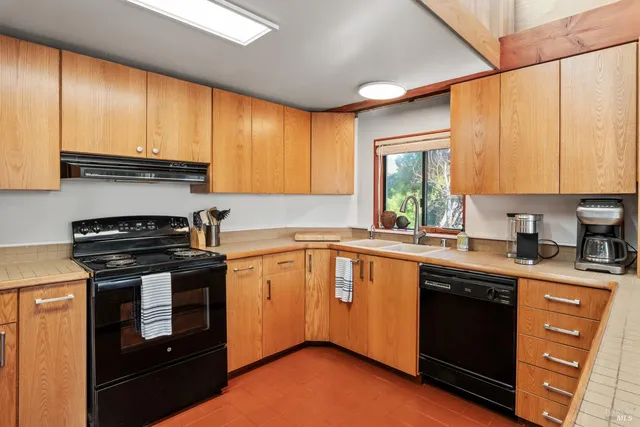 $1,800,000 | 32591 Ocean Meadows Circle, Fort Bragg, CA 95437