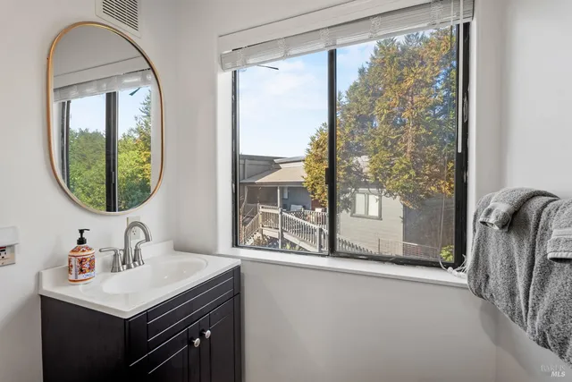 $1,800,000 | 32591 Ocean Meadows Circle, Fort Bragg, CA 95437