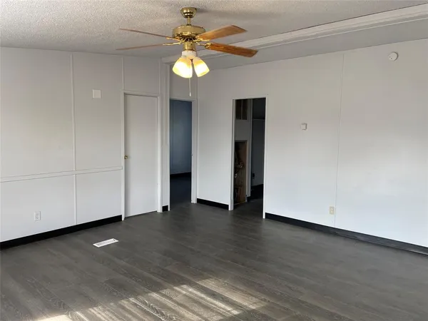 $305,000 | 101 Seminole Street, Tye, TX 79563