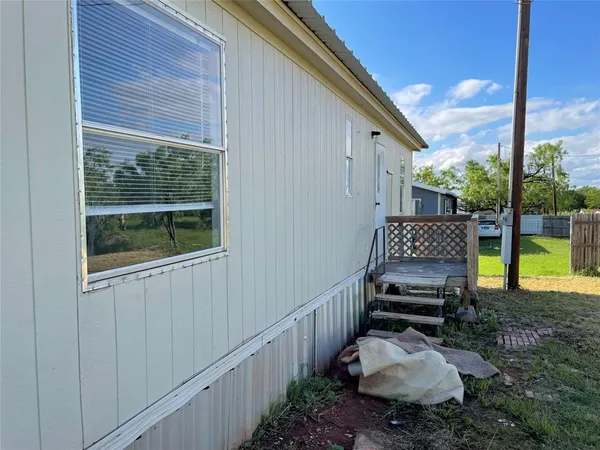 $305,000 | 101 Seminole Street, Tye, TX 79563