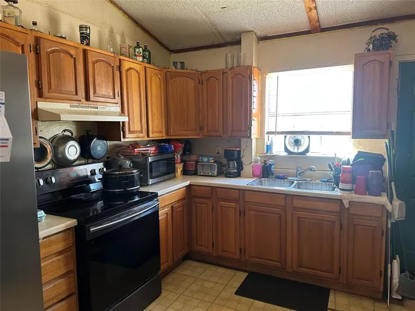 $305,000 | 101 Seminole Street, Tye, TX 79563