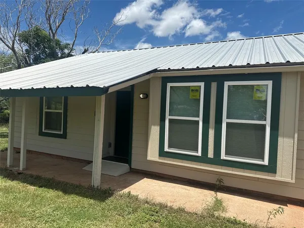 $305,000 | 101 Seminole Street, Tye, TX 79563