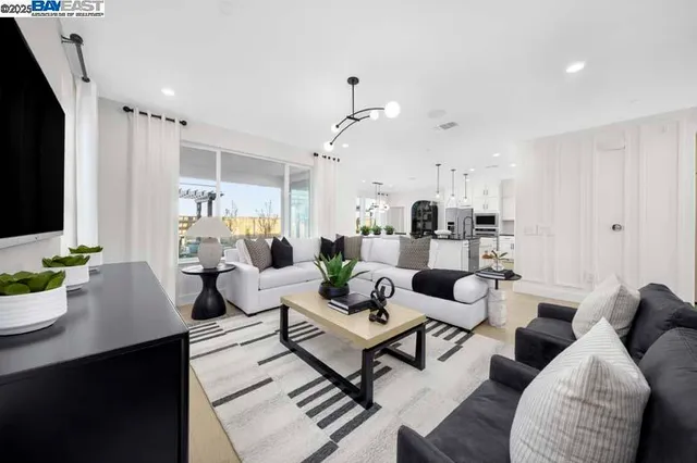 $1,268,110 | 515-515 East Fiorino Street, Tracy, CA 95391