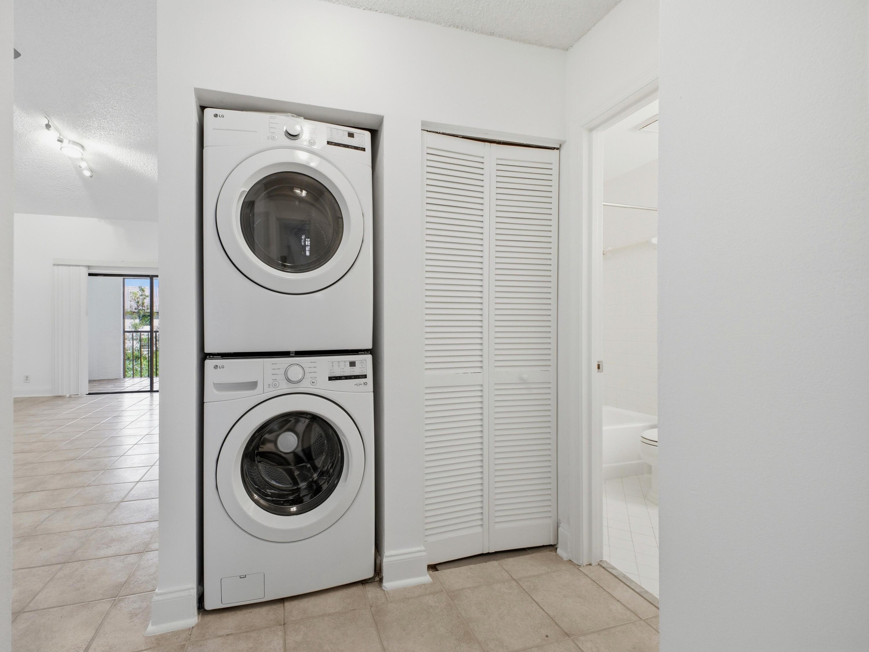 321 Norwood Terrace, Unit N221 Boca Raton, FL 33431 - Photo 17 of 36 Laundry