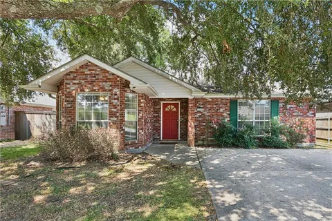 $284,200 | 142 Star Place, Belle Chasse, LA 70037