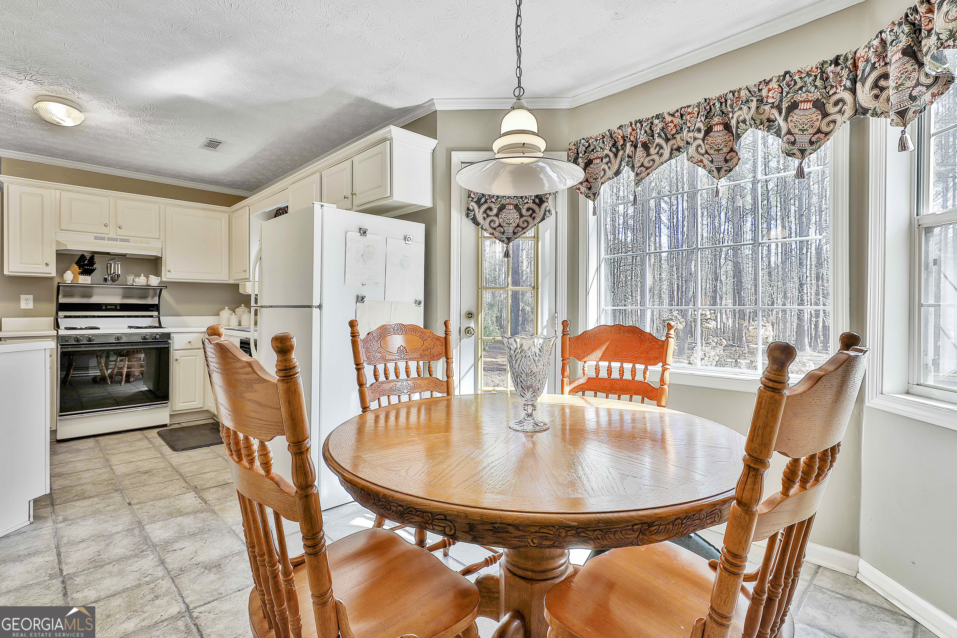 809 Lora Smith Road Newnan, GA 30265 - Photo 19 of 40 a dining room with furniture and window