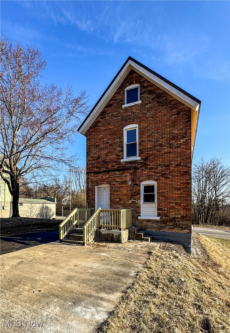 112 Robinson Road Campbell, OH 44405 - Photo 2 of 20 Gallery Image 2