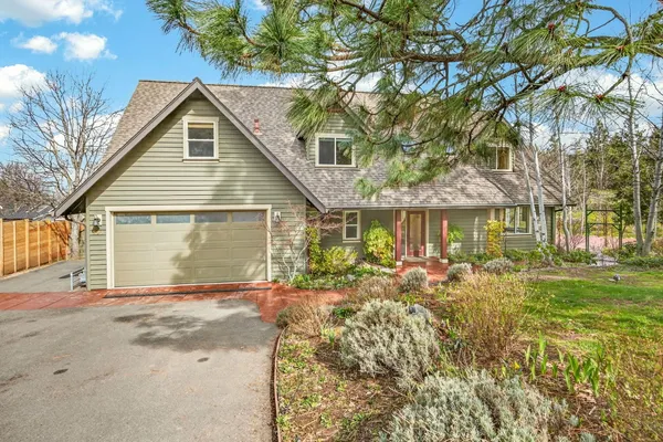 $1,065,000 | 523 Strawberry Lane, Ashland, OR 97520