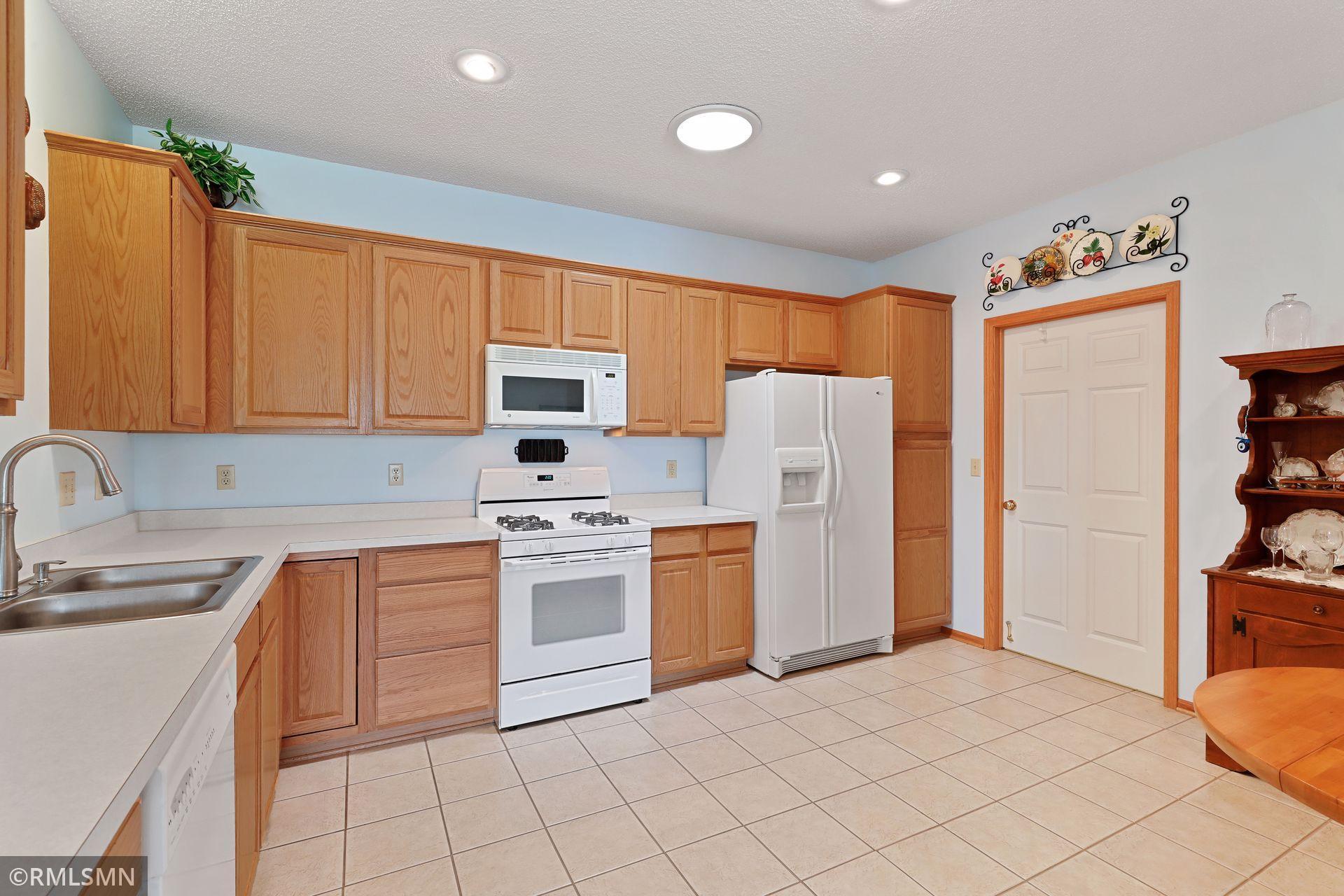 5933 Prairie Ridge Drive Shoreview, MN 55126 - Photo 12 of 27 Gallery Image 12