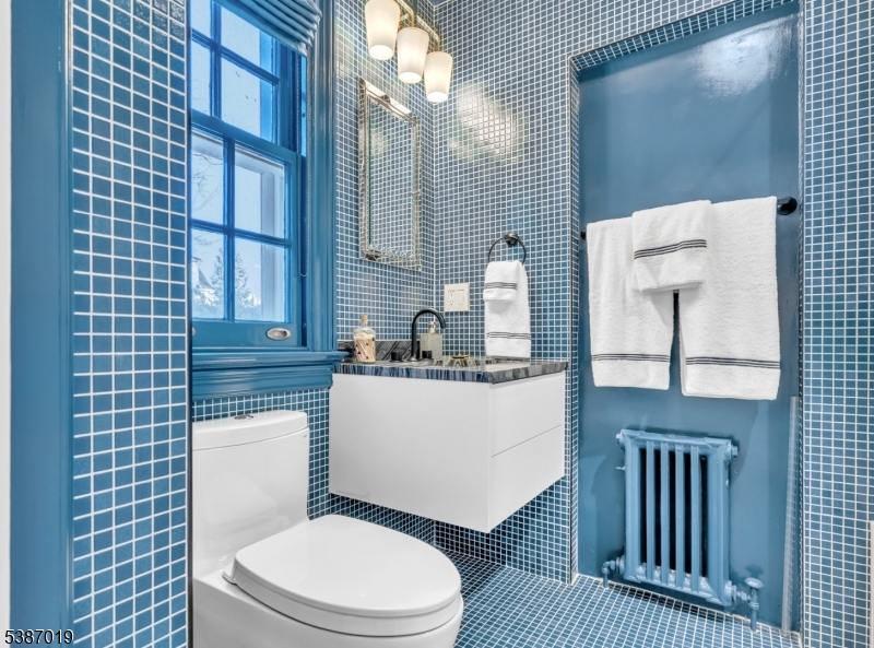 655 Lake Street Newark, NJ 07104 - Photo 31 of 49 a bathroom with a toilet a sink and mirror