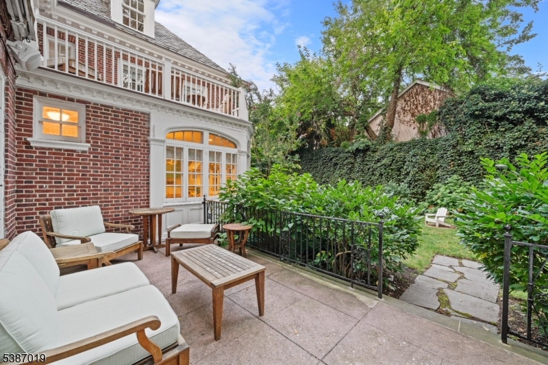 655 Lake Street Newark, NJ 07104 - Photo 43 of 49 front view of a house with a garden