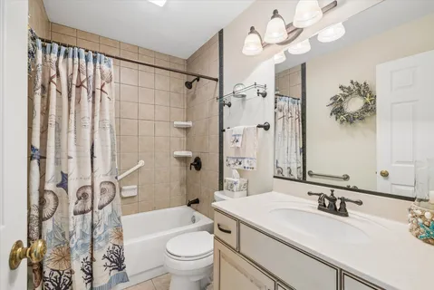 $449,900 | 404 Shoreline Road, Unit 298, Lake Barrington, IL 60010