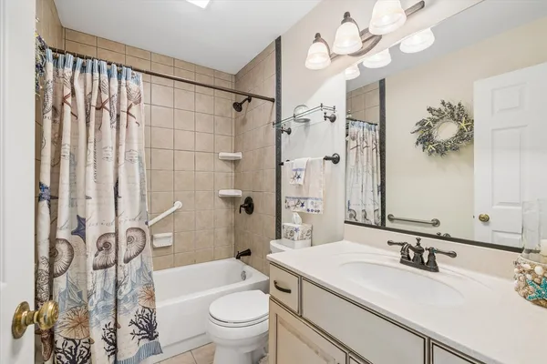 $449,900 | 404 Shoreline Road, Unit 298, Lake Barrington, IL 60010