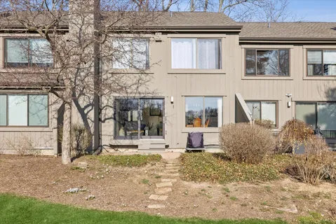 $449,900 | 404 Shoreline Road, Unit 298, Lake Barrington, IL 60010