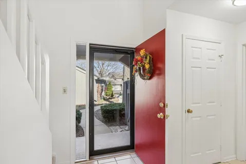 $449,900 | 404 Shoreline Road, Unit 298, Lake Barrington, IL 60010