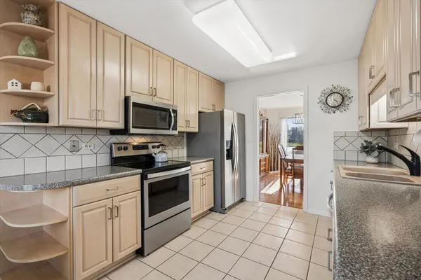 $449,900 | 404 Shoreline Road, Unit 298, Lake Barrington, IL 60010