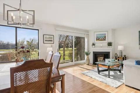 $449,900 | 404 Shoreline Road, Unit 298, Lake Barrington, IL 60010