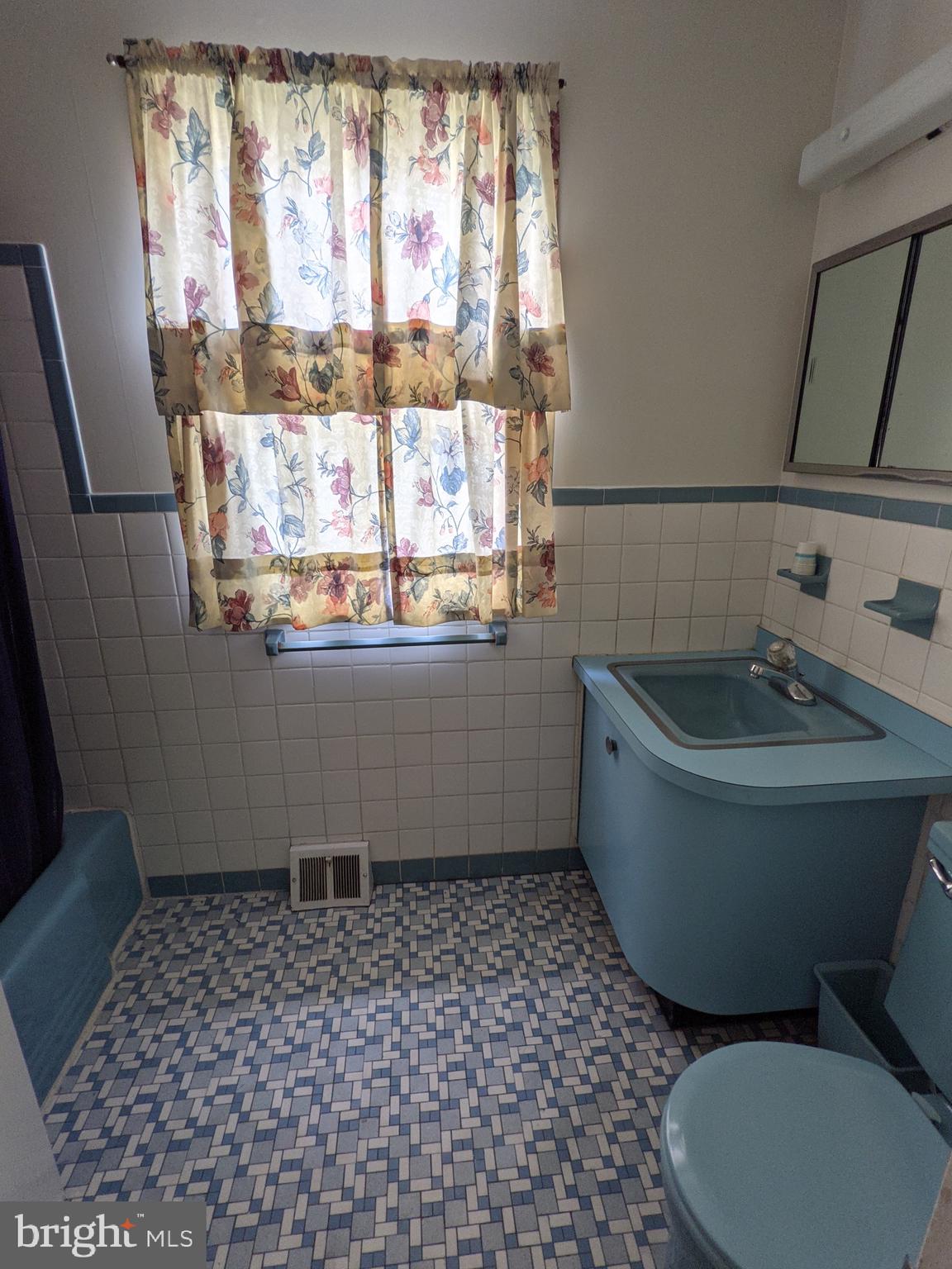 1158 Morefield Road Philadelphia, PA 19115 - Photo 11 of 17