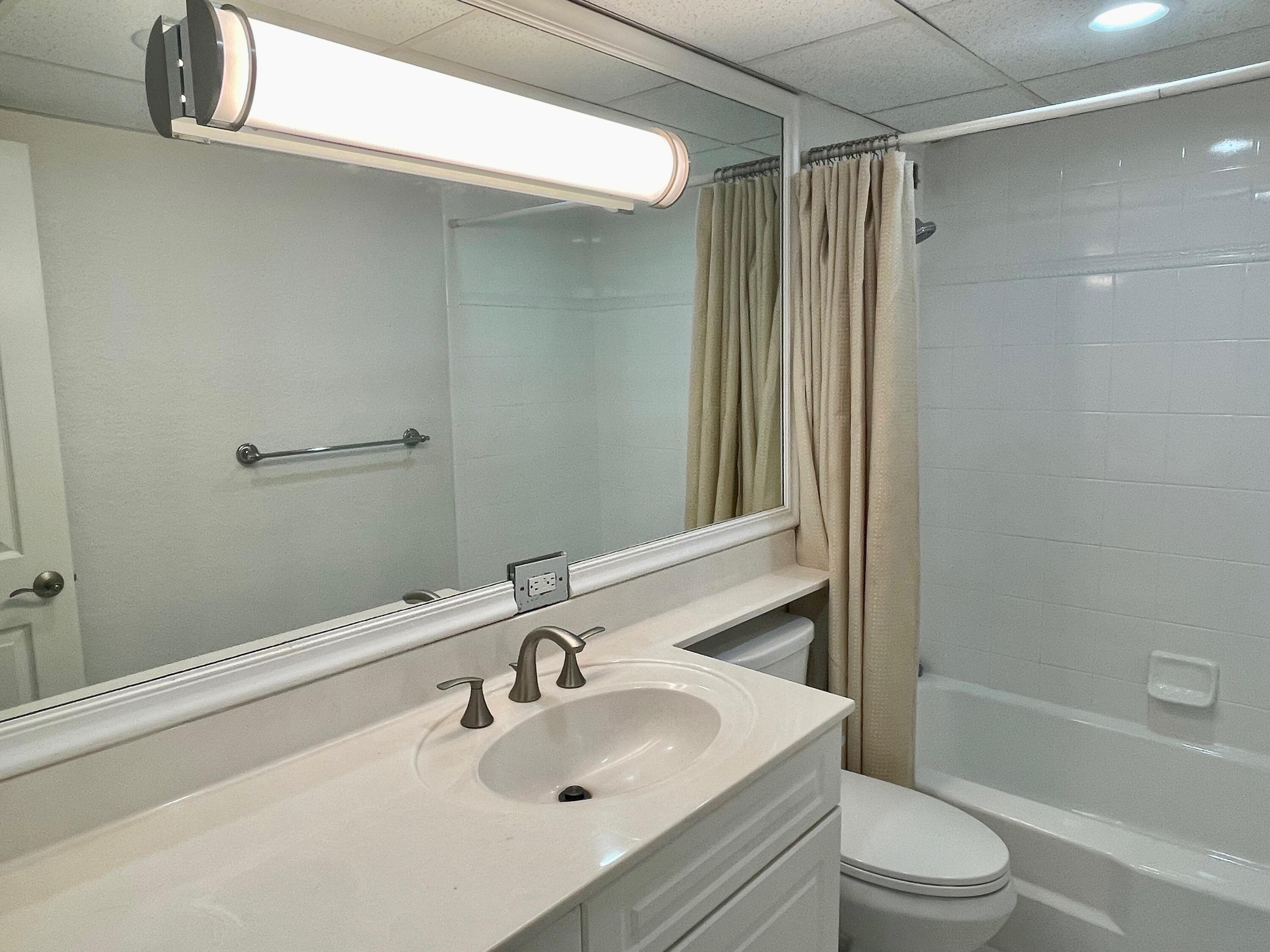 1000 Spanish River Road, Unit 2N Boca Raton, FL 33432 - Photo 30 of 58 IMG_2494