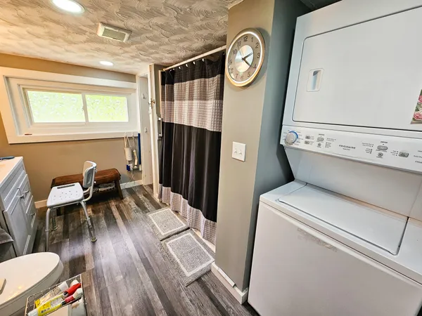 $499,999 | 856 Weeks Mills Road, New Sharon, ME 04955
