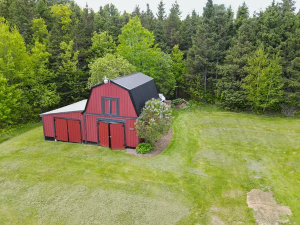 $499,999 | 856 Weeks Mills Road, New Sharon, ME 04955