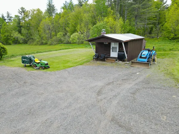 $499,999 | 856 Weeks Mills Road, New Sharon, ME 04955