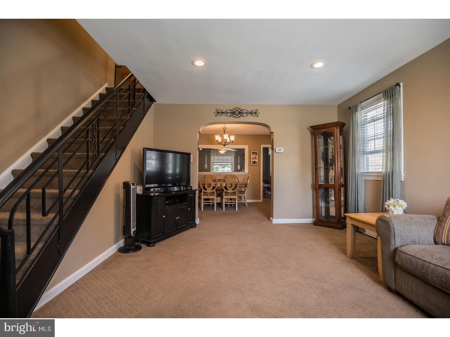 810 Medway Road Philadelphia, PA 19115 - Photo 8 of 25 Living Room