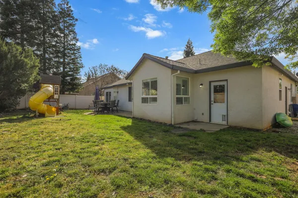 $460,000 | 938 Leisha Lane, Redding, CA 96001
