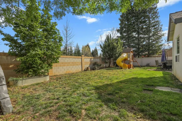 $460,000 | 938 Leisha Lane, Redding, CA 96001