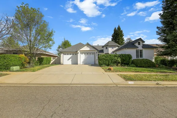 $460,000 | 938 Leisha Lane, Redding, CA 96001