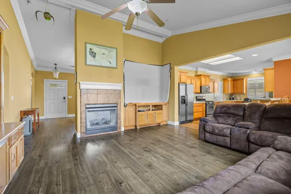 $460,000 | 938 Leisha Lane, Redding, CA 96001