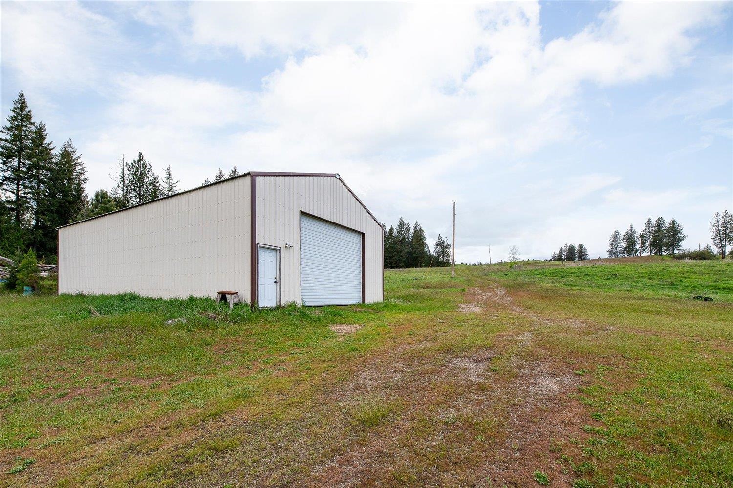 40717 North Perry Road Deer Park, WA 99006 - Photo 3 of 29 Gallery Image 3