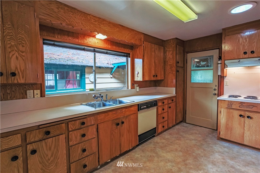111 Northeast Landon Road Belfair, WA 98528 - Photo 14 of 23