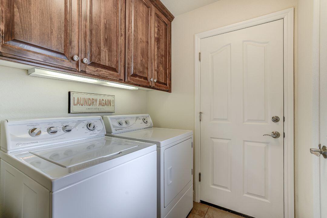 380 Franciscan Trail Redding, CA 96003 - Photo 23 of 78 Laundry area