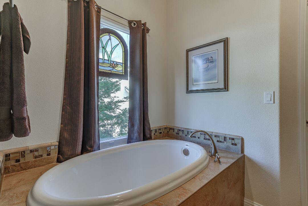 380 Franciscan Trail Redding, CA 96003 - Photo 30 of 78 a bathroom with a tub and a window