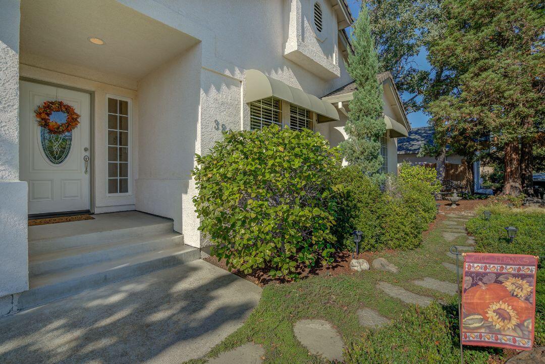 380 Franciscan Trail Redding, CA 96003 - Photo 3 of 78 Entrance