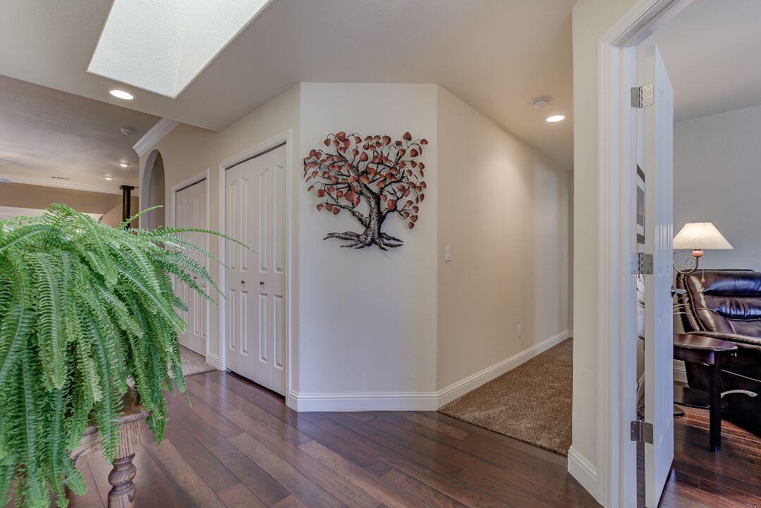 380 Franciscan Trail Redding, CA 96003 - Photo 4 of 78 Entrance